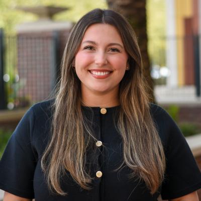 danielle dibattista headshot