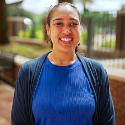 headshot of elena perez